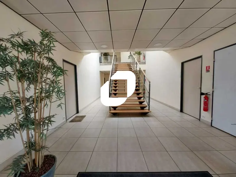 105m² Office in Mauguio, France No. 346114