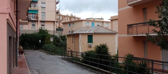 6 rooms Apartment in Genoa, Italy No. 27902 5