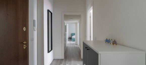 2 bedrooms Apartment in Milan, Italy No. 341958 9