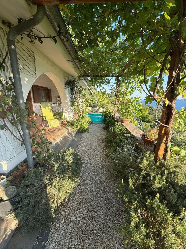 6 rooms House in Trevignano Romano, Italy No. 280000