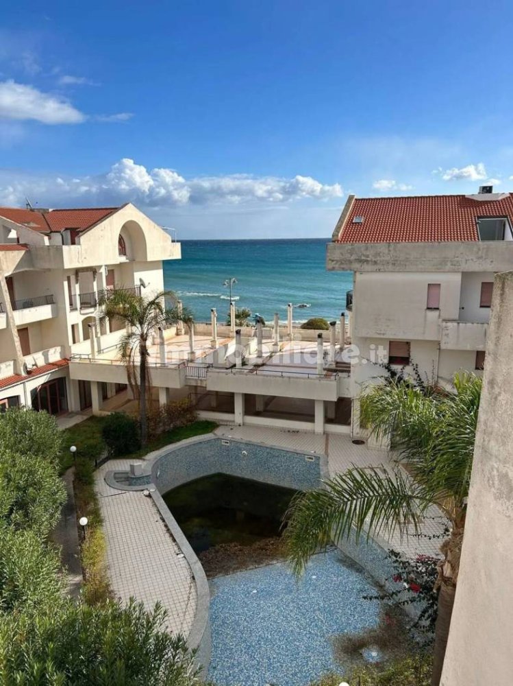 3 bedrooms Apartment in Brancaleone, Italy No. 343714