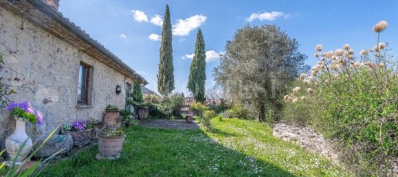 3 bedrooms Villa in Perugia, Italy No. 267196 2