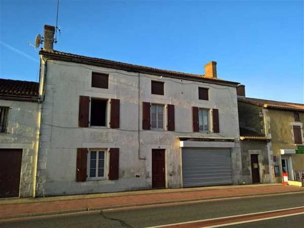 3 bedrooms Shop in Moulismes, France No. 18982