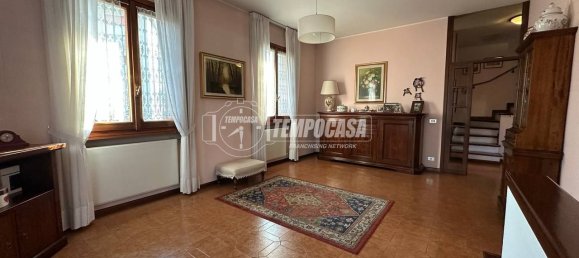 4-salle Maison à Lipomo, Italy No. 15733 11