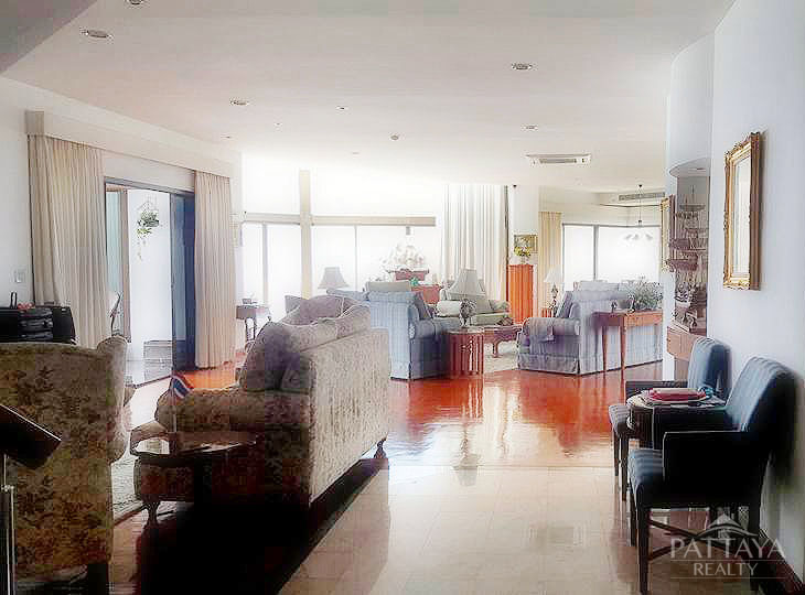 4 bedrooms Condo in Pattaya, Thailand No. 772
