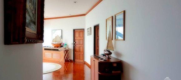 4 bedrooms Condo in Pattaya, Thailand No. 772 2