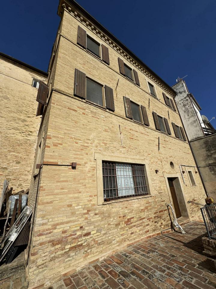 12-Zimmer Villa in Montegranaro, Italy, Nr. 5961