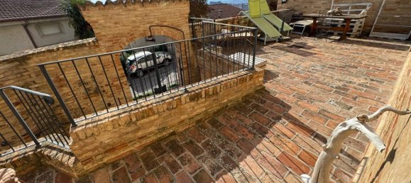 12-Zimmer Villa in Montegranaro, Italy, Nr. 5961 2