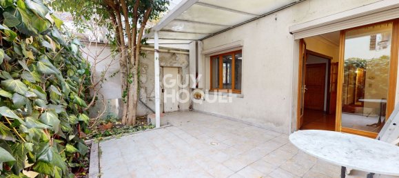 2 chambres Appartement à Les Lilas, France No. 162715 2