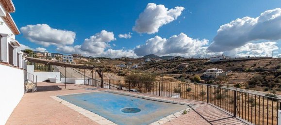 3 bedrooms House in La Zubia, Spain No. 135472 4