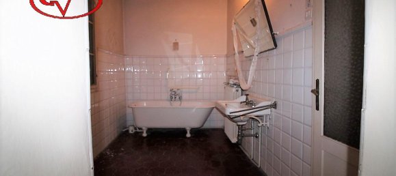 14-salle Appartement à Montevarchi, Italy No. 237708 47