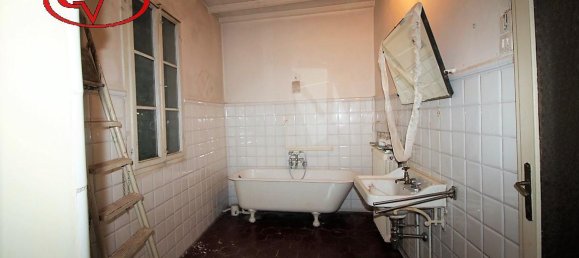 14-salle Appartement à Montevarchi, Italy No. 237708 67