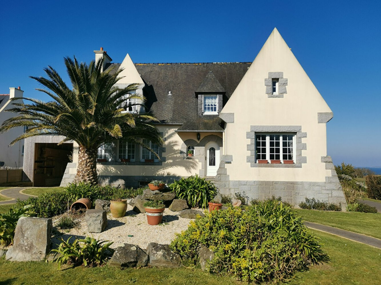 5 bedrooms House in Trelevern, France No. 200870