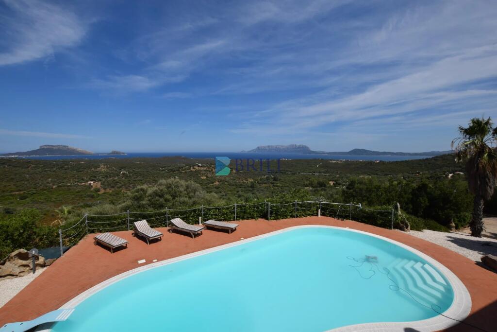 4 bedrooms Villa in Olbia, Italy No. 326964