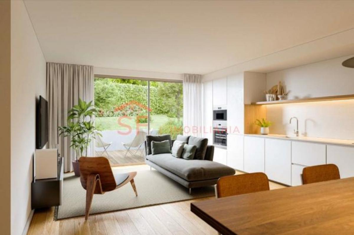 3 bedrooms Apartment in Porto, Portugal No. 5805