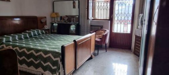 5 rooms Apartment in Taranto, Italy No. 172351 3