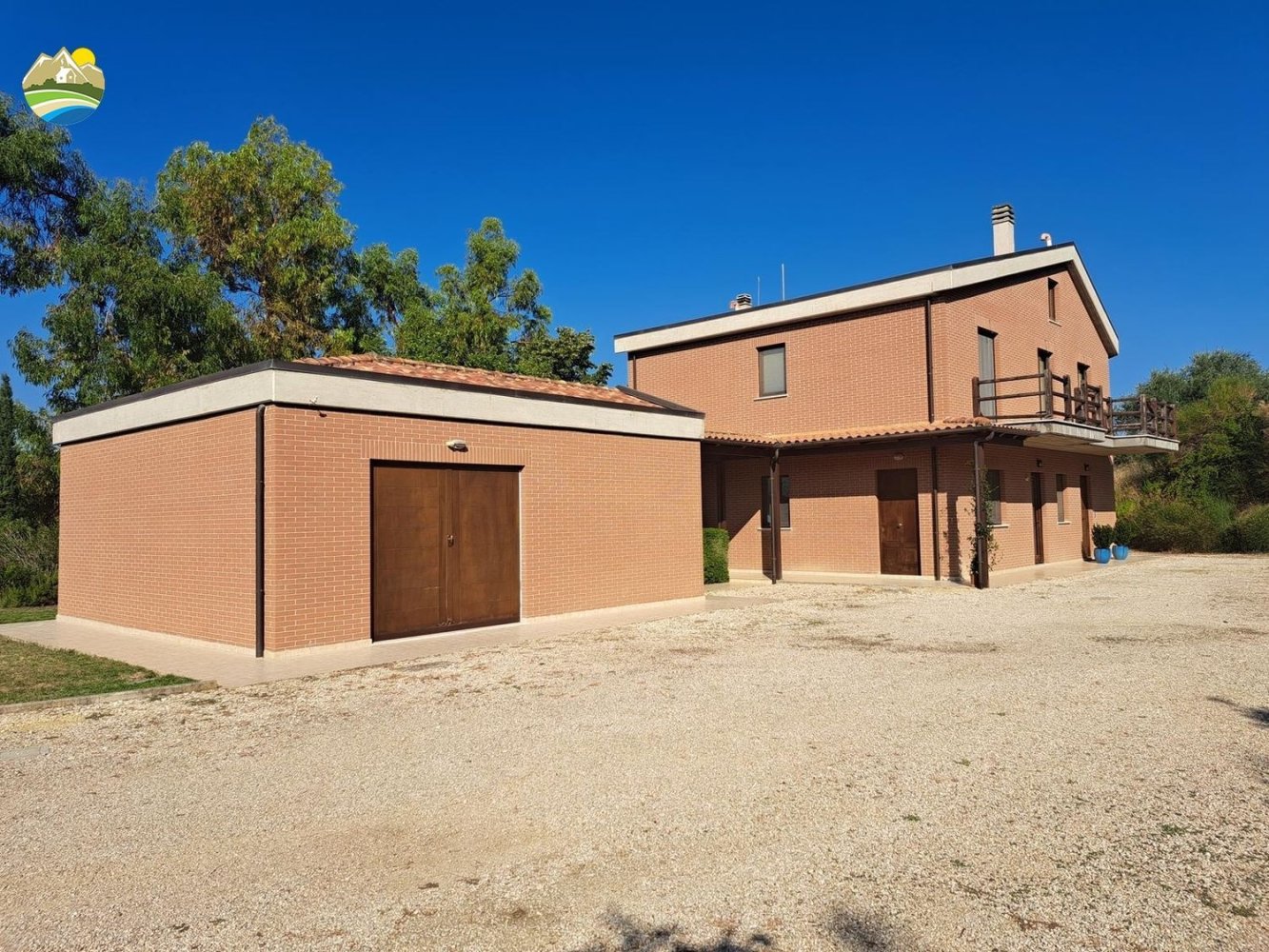 Villa de 8 dormitorios en Collecorvino, Italy No. 387682