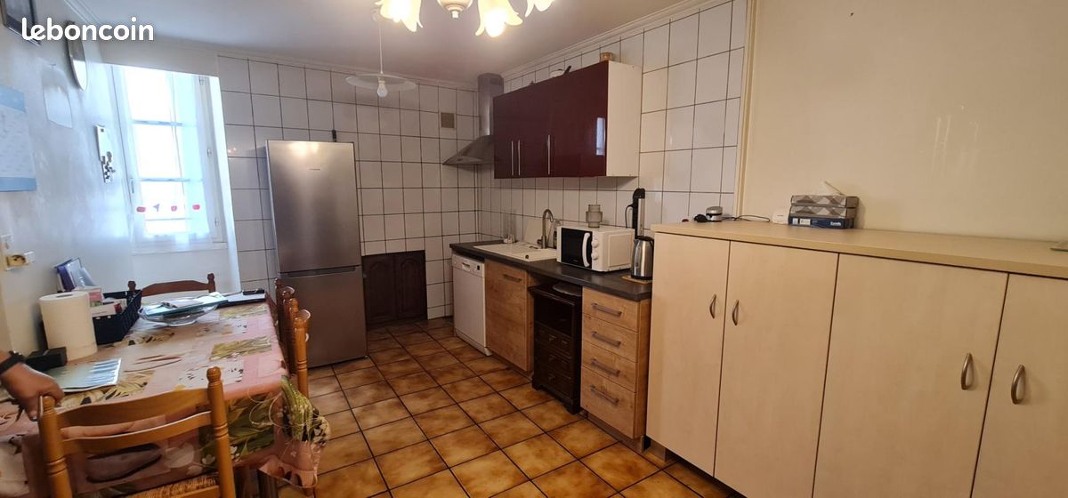 3 bedrooms House in Riom, France No. 265291