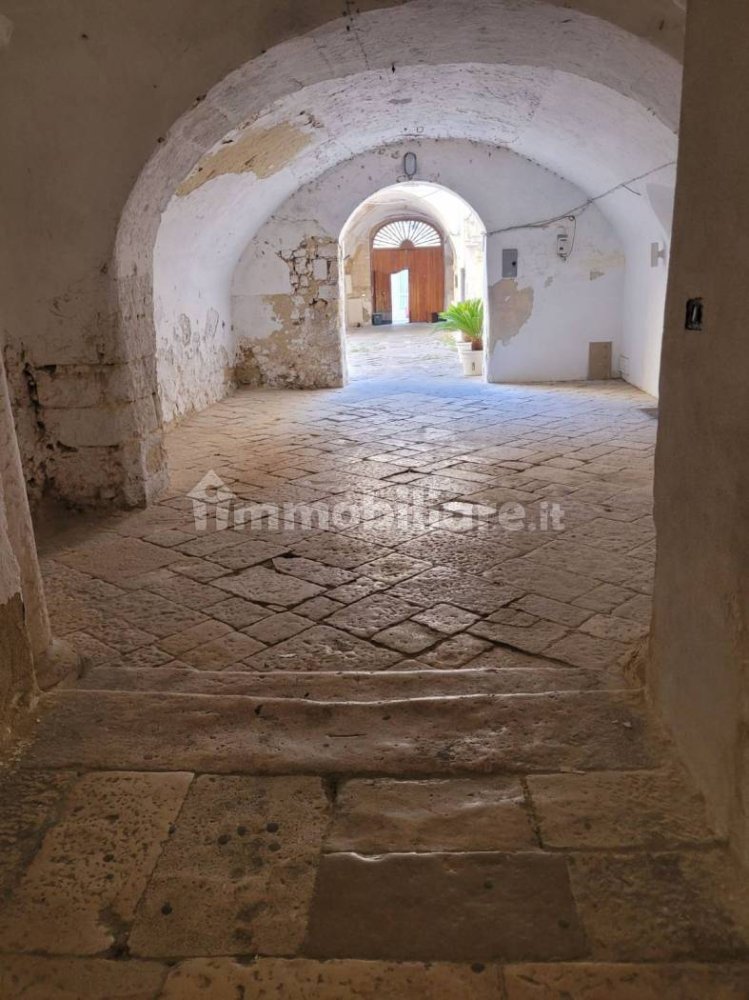 Коммерческая недвижимость 125м² в Манфредония, Италия № 307535