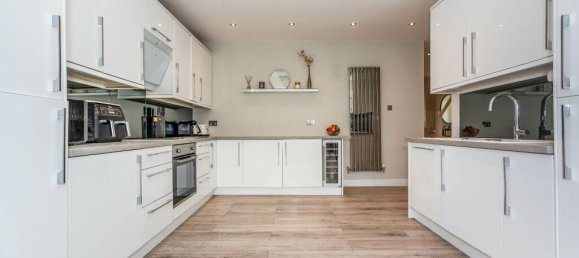 4 bedrooms House in Dartford, United Kingdom No. 10527 5