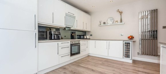 4 bedrooms House in Dartford, United Kingdom No. 10527 3