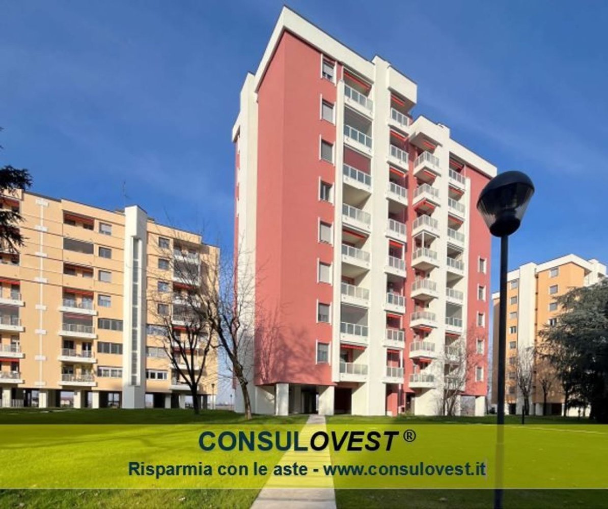 4 rooms Apartment in Opera, Italy No. 330370