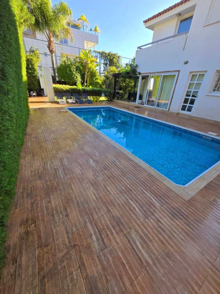 4 bedrooms Commercial property in Agios Athanasios, Cyprus No. 19932