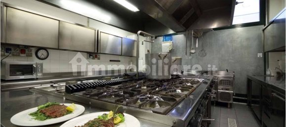 Коммерческая недвижимость с 5 комнатами в Марьяно Коменсе, Италия № 312652 41