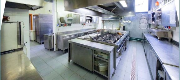 Коммерческая недвижимость с 5 комнатами в Марьяно Коменсе, Италия № 312652 20