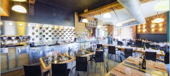 Коммерческая недвижимость с 5 комнатами в Марьяно Коменсе, Италия № 312652 4