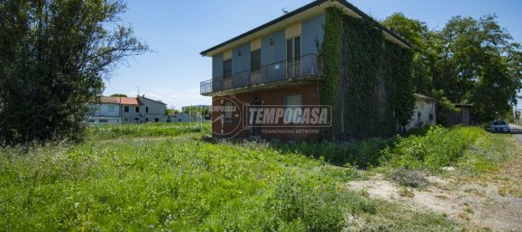 Дом с 3 комнатами в Чезена, Италия № 128436 5