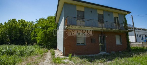 Дом с 3 комнатами в Чезена, Италия № 128436 3