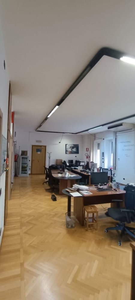 141m² Office in Gallarate, Italy No. 336418