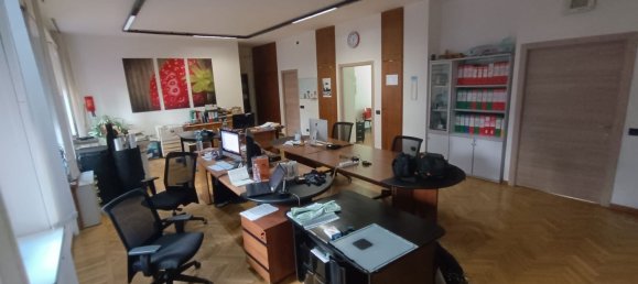 141m² Office in Gallarate, Italy No. 336418 8