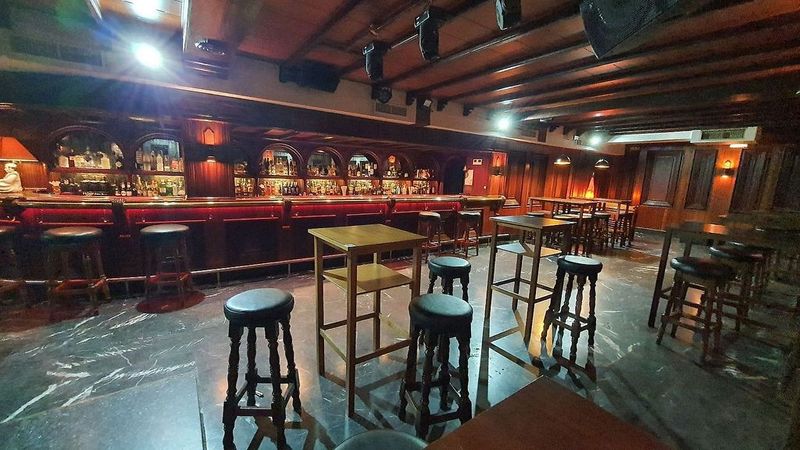  Commercial property in Fuengirola, Spain No. 230144