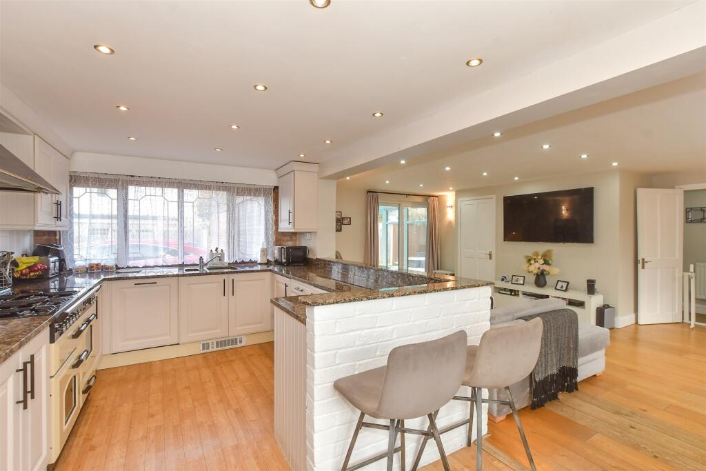 4 bedrooms Bungalow in Essex, United Kingdom No. 3968