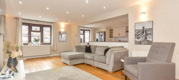 4 bedrooms Bungalow in Essex, United Kingdom No. 3968 13