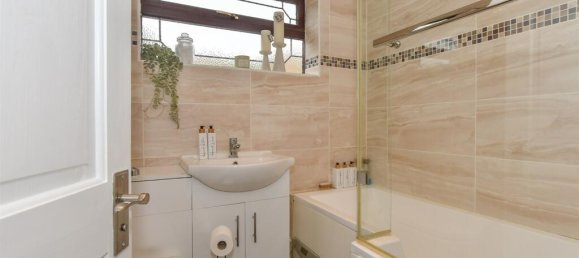 4 bedrooms Bungalow in Essex, United Kingdom No. 3968 17