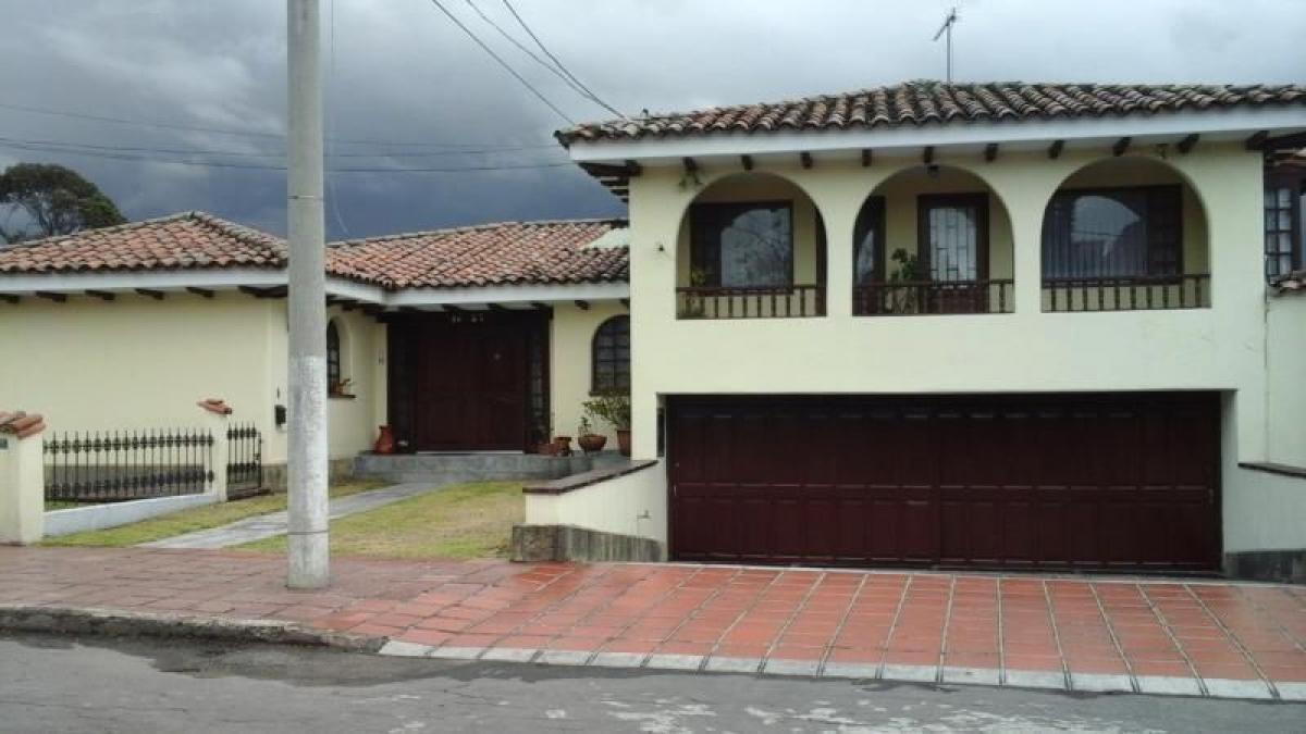 Casa de 4 dormitorios en Bogotá, Colombia No. 13616