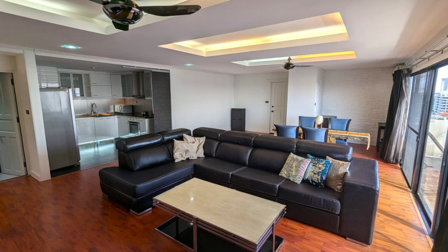 2 bedrooms Condo in Bangkok, Thailand No. 24474