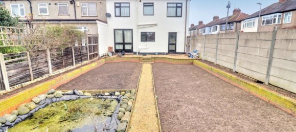 4 bedrooms Commercial property in Dagenham, United Kingdom No. 4815 25