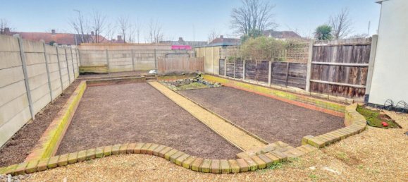 4 bedrooms Commercial property in Dagenham, United Kingdom No. 4815 24