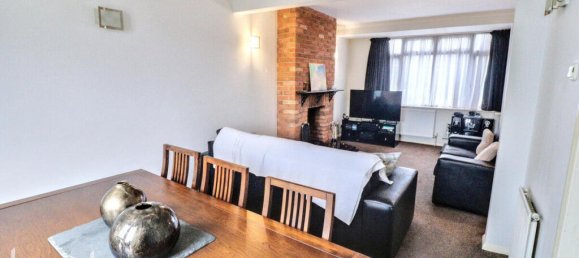 4 bedrooms Commercial property in Dagenham, United Kingdom No. 4815 4