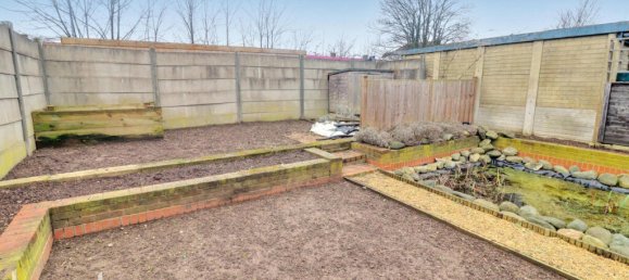 4 bedrooms Commercial property in Dagenham, United Kingdom No. 4815 27