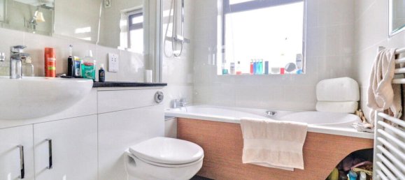 4 bedrooms Commercial property in Dagenham, United Kingdom No. 4815 22