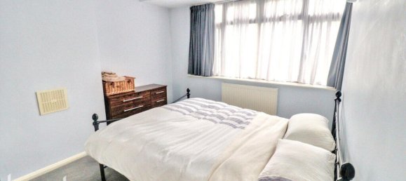 4 bedrooms Commercial property in Dagenham, United Kingdom No. 4815 13