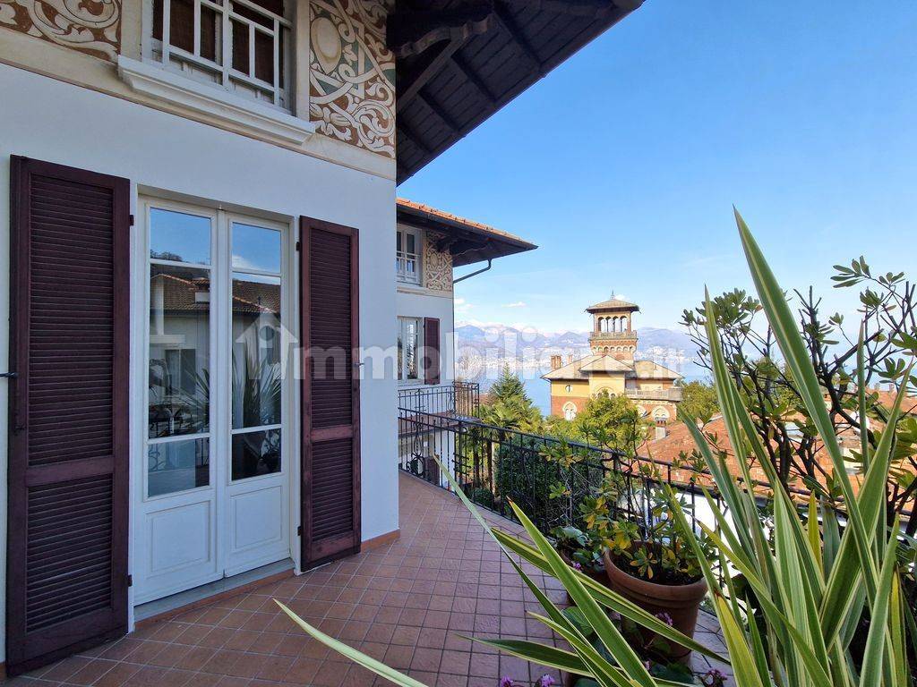 Apartamento de 3 dormitorios en Stresa, Italy No. 19406