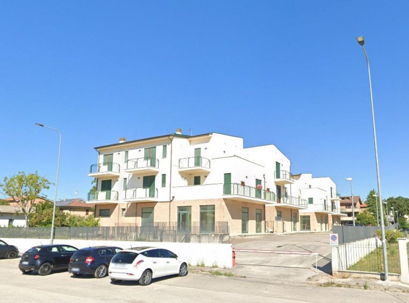 9 rooms Apartment in Fermo, Italy No. 229185