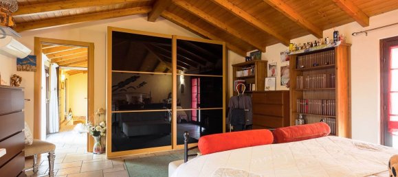 3 rooms Apartment in Mariano Comense, Italy No. 223500 16