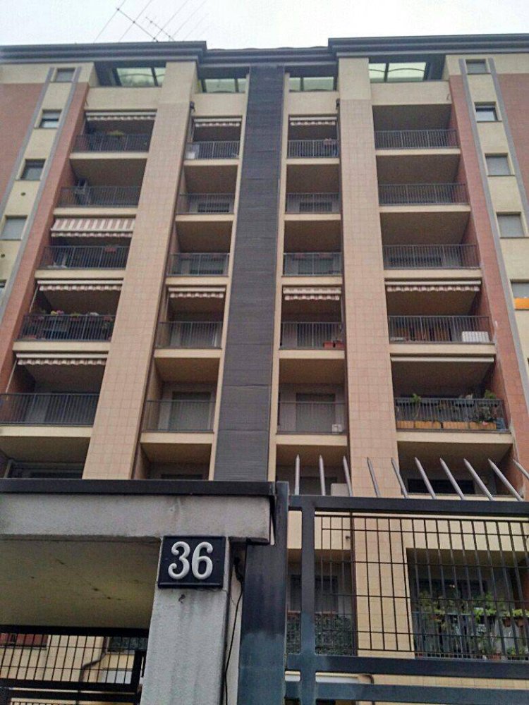 Garage à Milan, Italy 44m² No. 256490